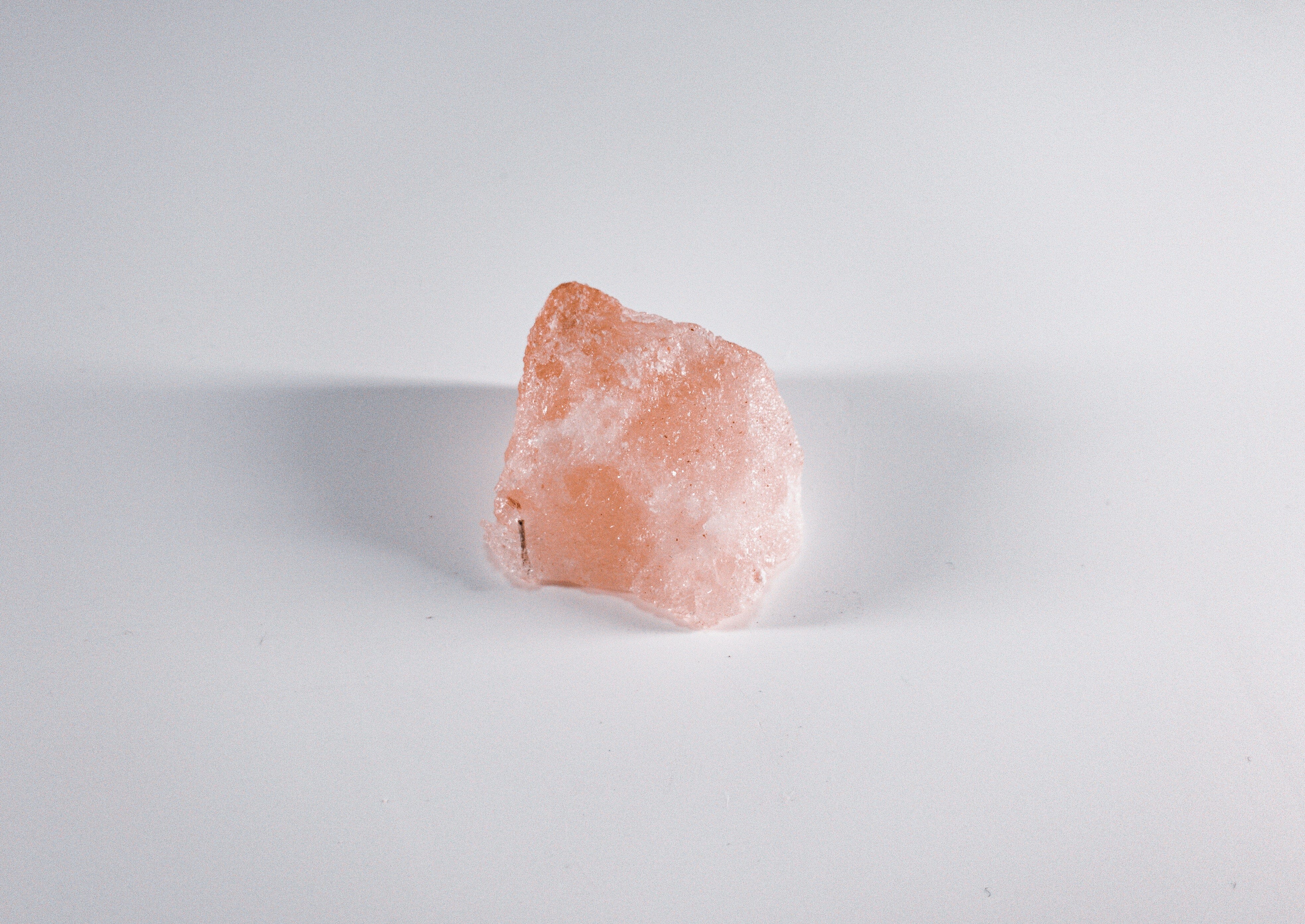 QUARTZO ROSA: O DERRADEIRO GUIA DO SIGNIFICADO E PROPRIEDADES CURATIVAS DO QUARTZO ROSA